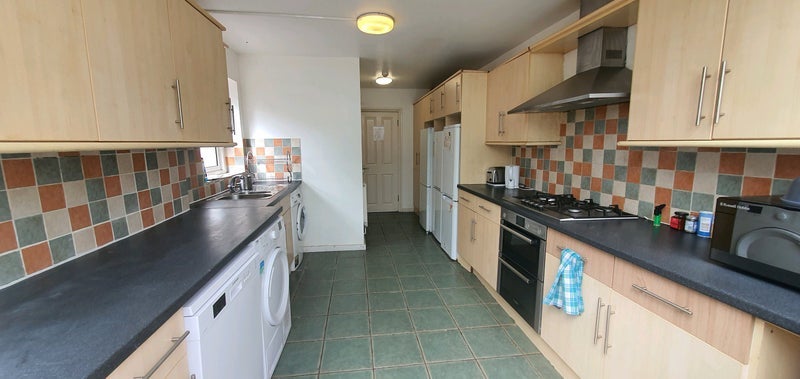 Room Bloemfontein Road in Greater London