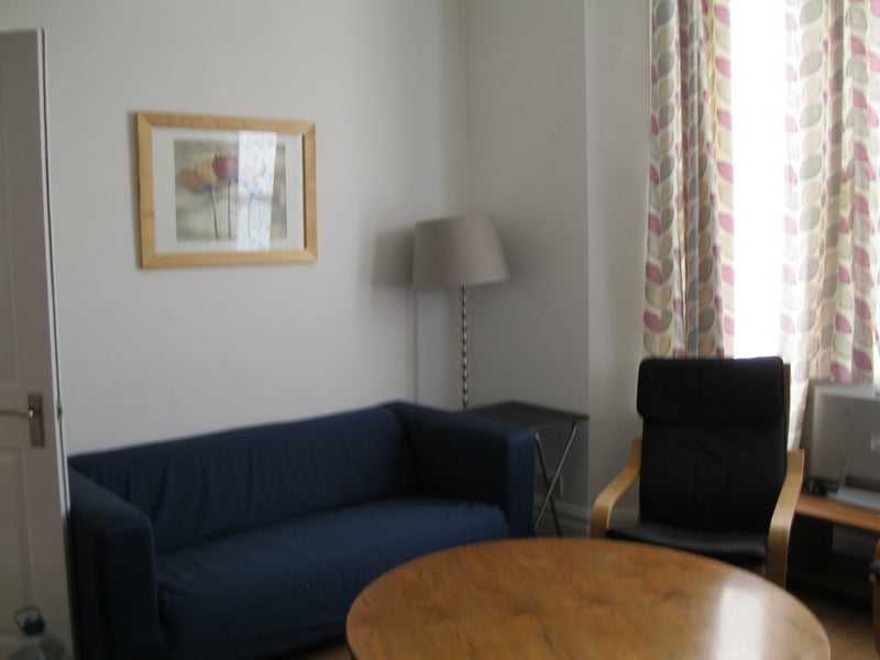 Room Bloemfontein Road in Greater London