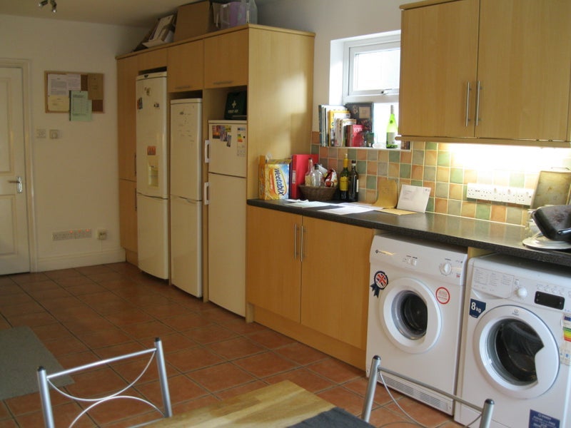 Room Bloemfontein Road in Greater London