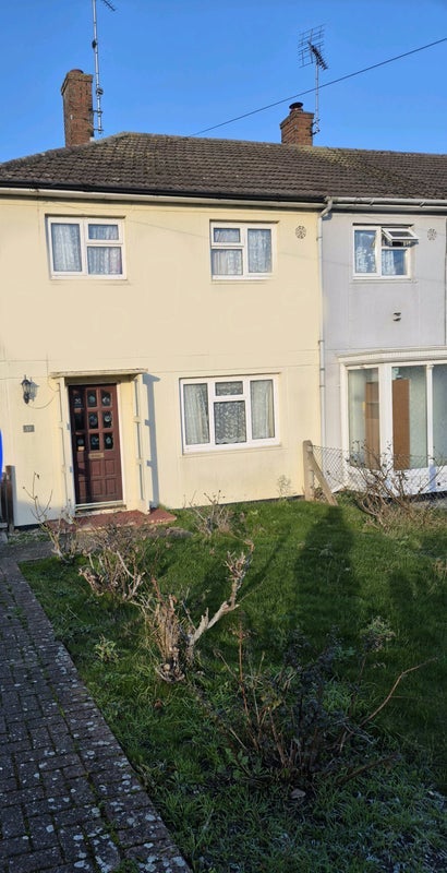 House Hunts Drive in Chelmsford