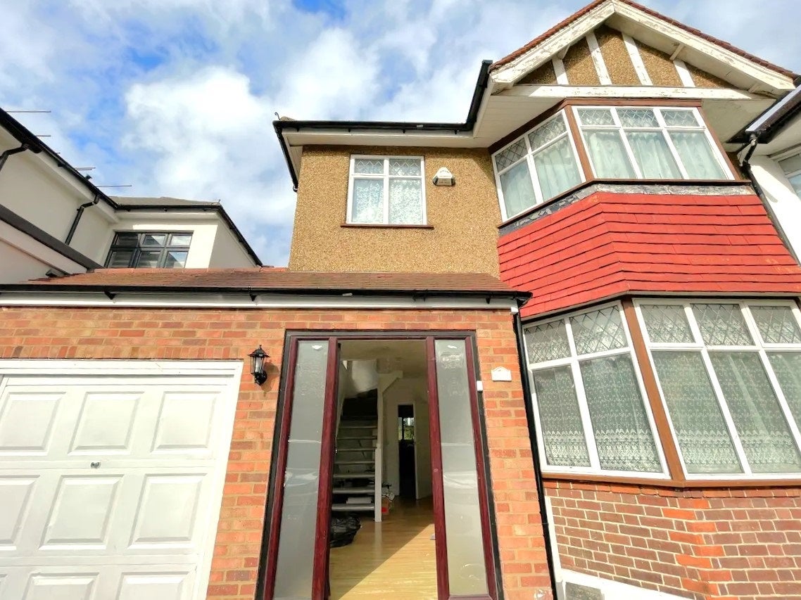 House Salmon Street in Greater London