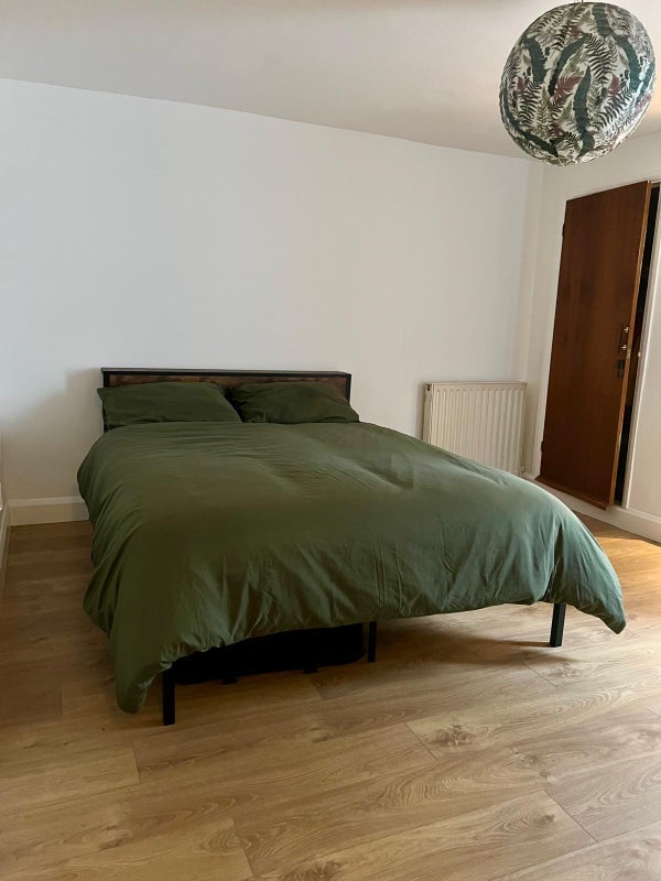 Room Addiscombe Road in Greater London