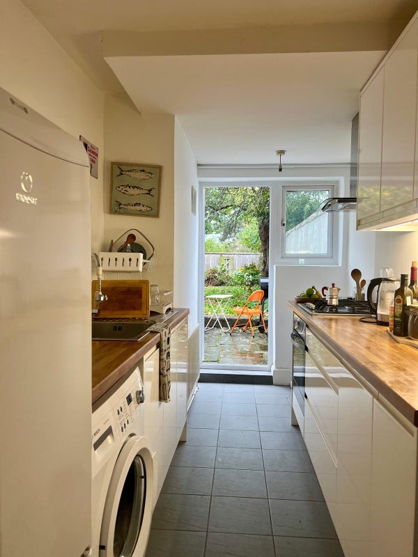 Room Addiscombe Road in Greater London