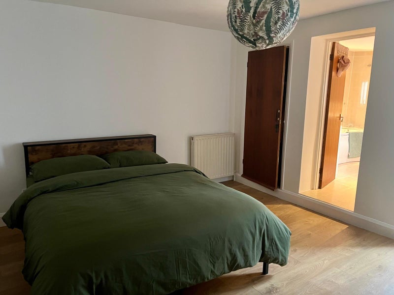 Room Addiscombe Road in Greater London