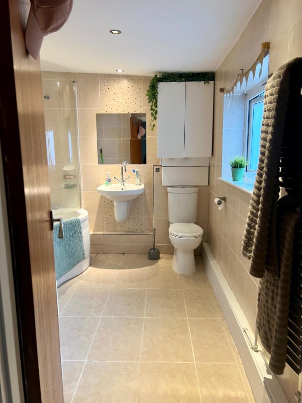 Room Addiscombe Road in Greater London