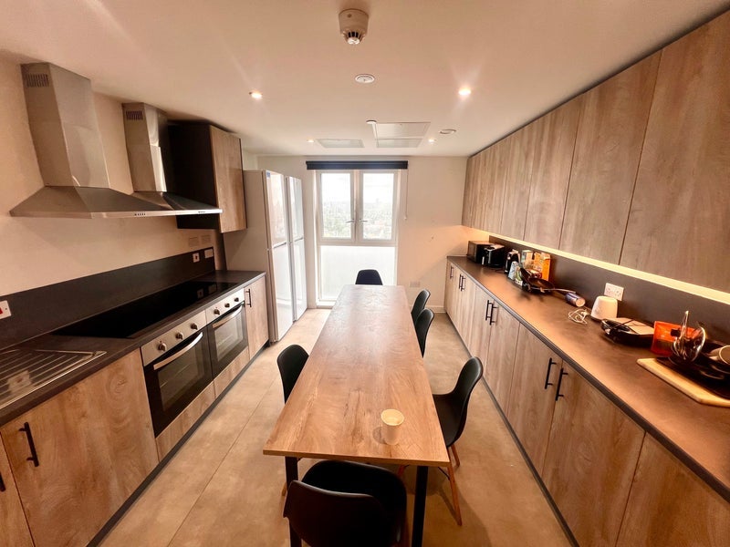 Room Ilderton Road in Greater London