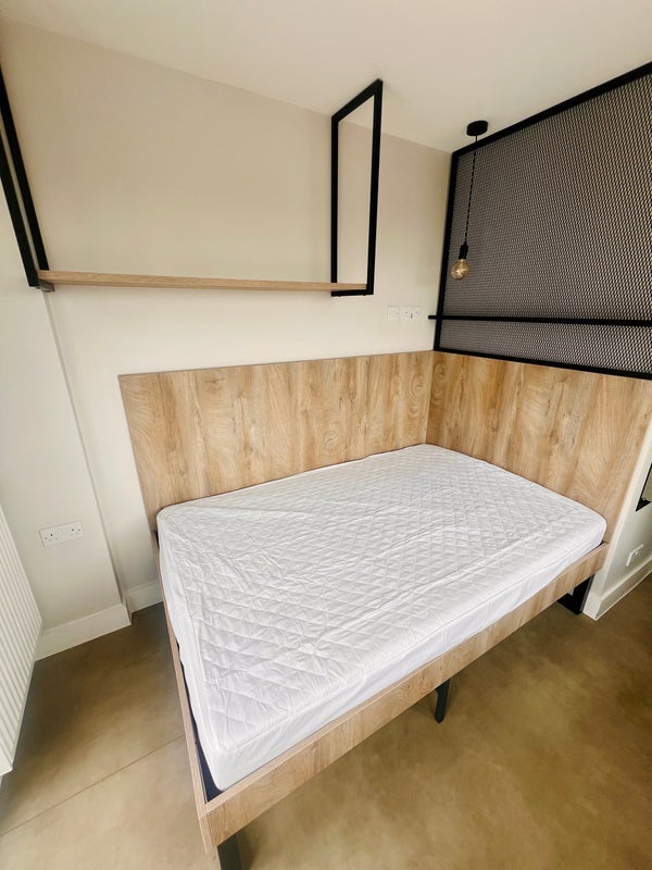 Room Ilderton Road in Greater London