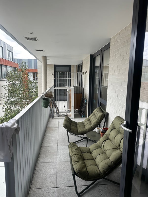 Room Clapham Road in Greater London