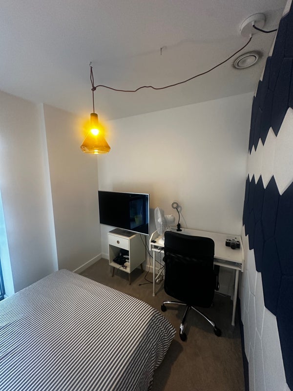 Room Clapham Road in Greater London