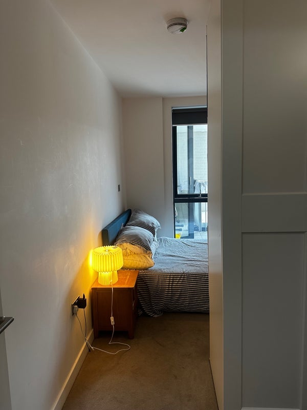 Room Clapham Road in Greater London