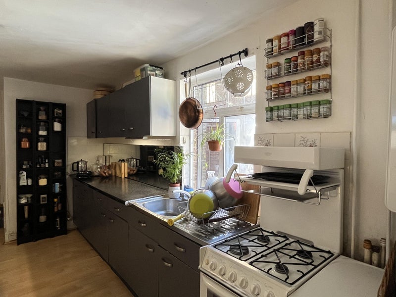 Room Grove Park Road in Greater London