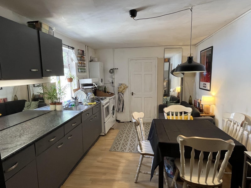 Room Grove Park Road in Greater London