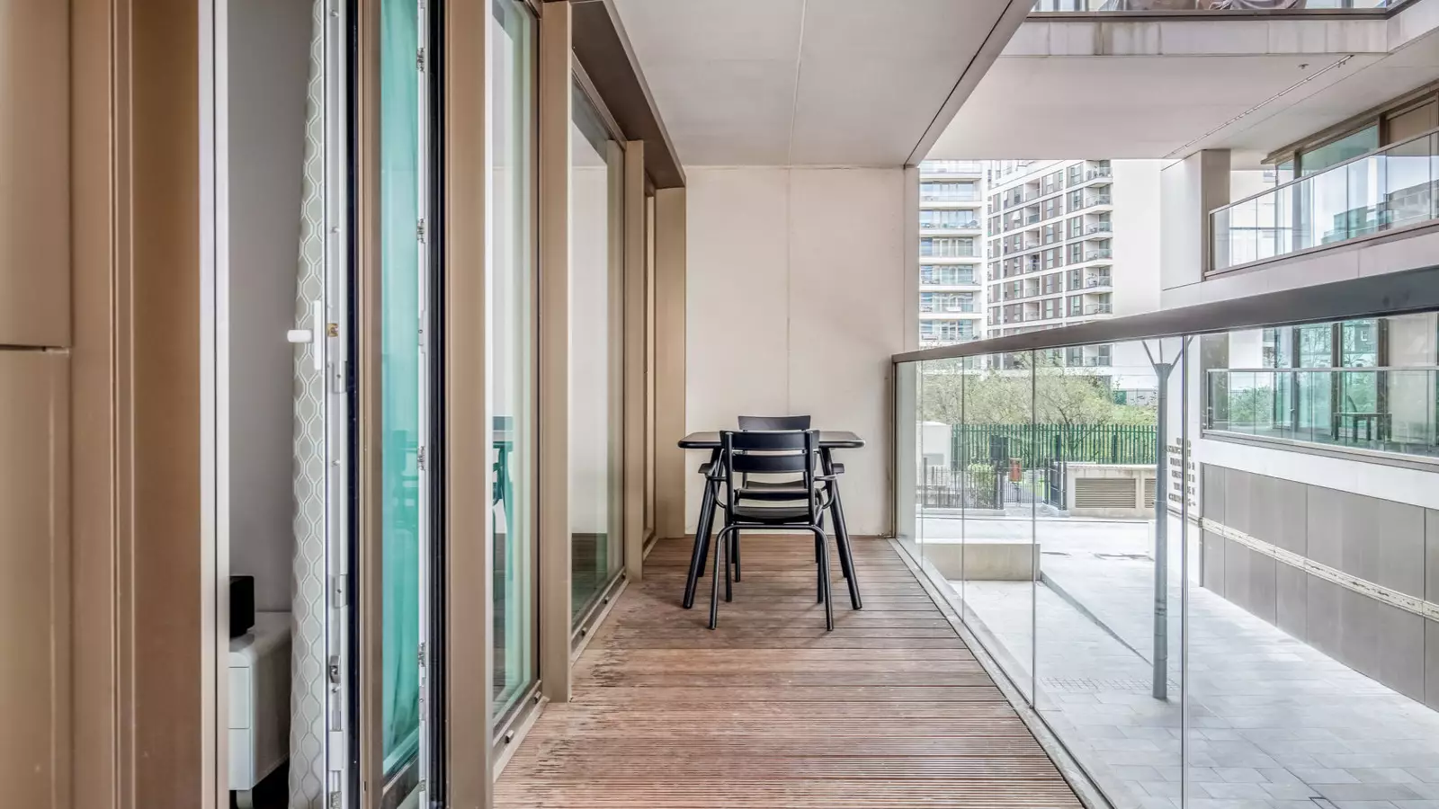Flat Kensington High Street in Greater London