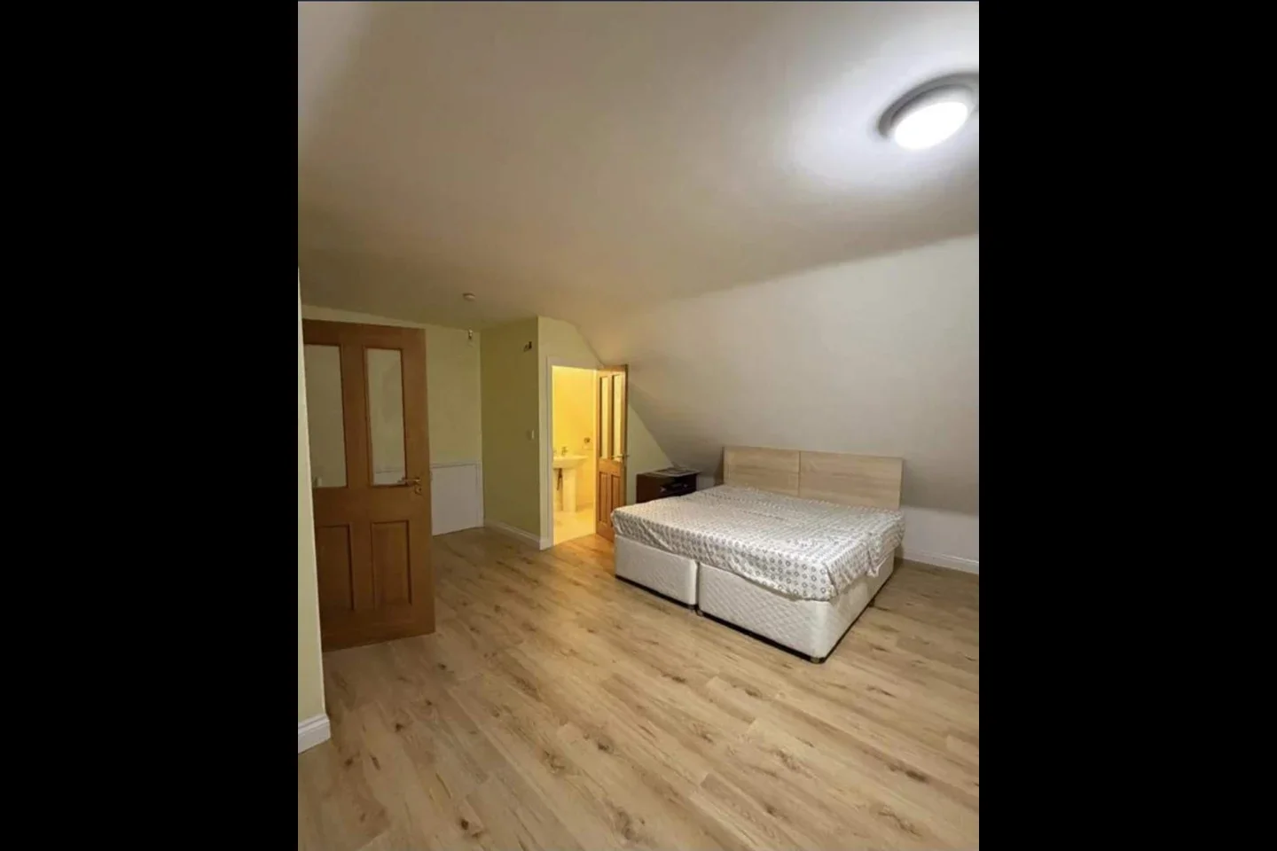 Room Gyllyngdune Gardens in Greater London
