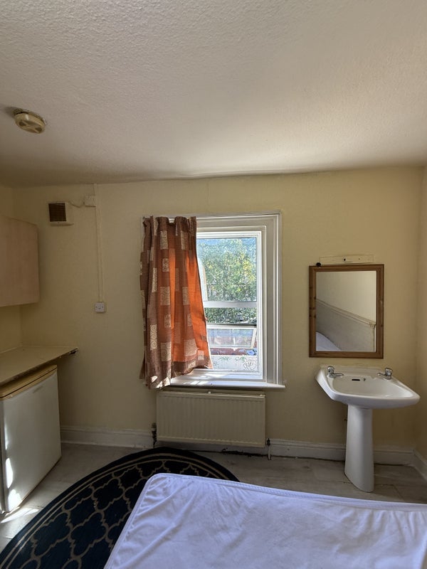 Room Talgarth Road in Greater London