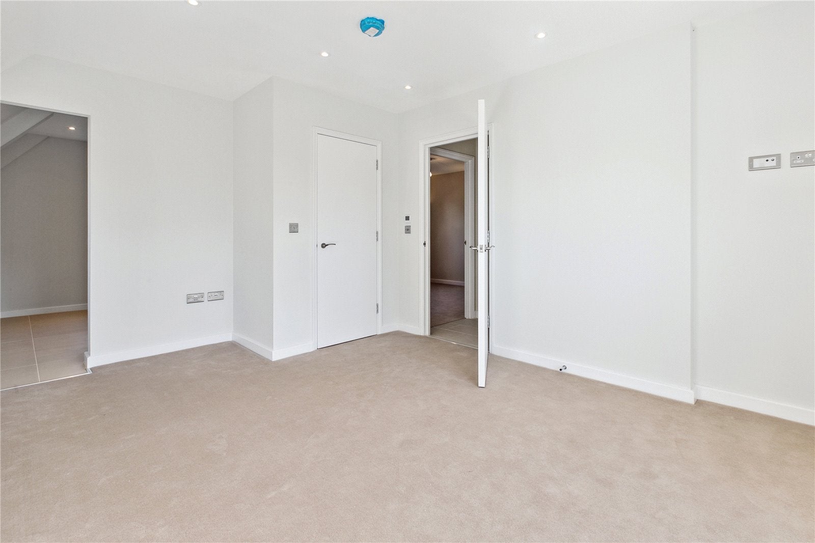 Flat Burlington Gardens in Greater London