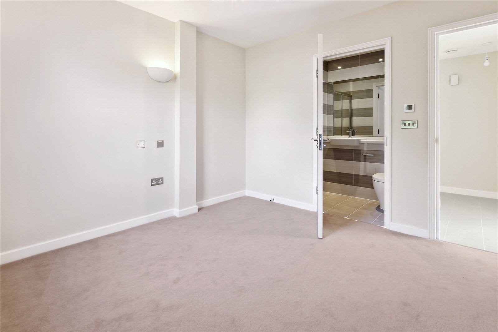 Flat Burlington Gardens in Greater London