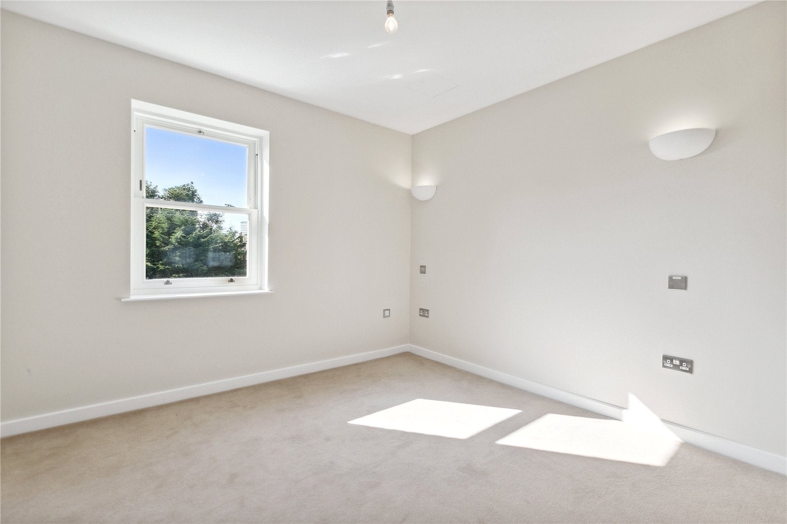 Flat Burlington Gardens in Greater London