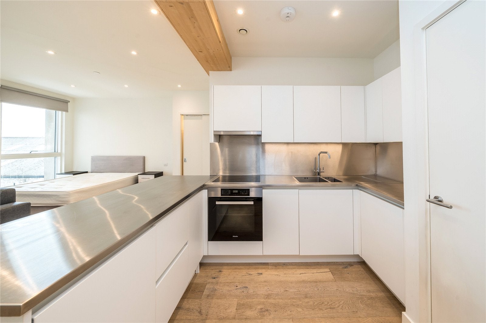 Flat Blyth Road in Greater London
