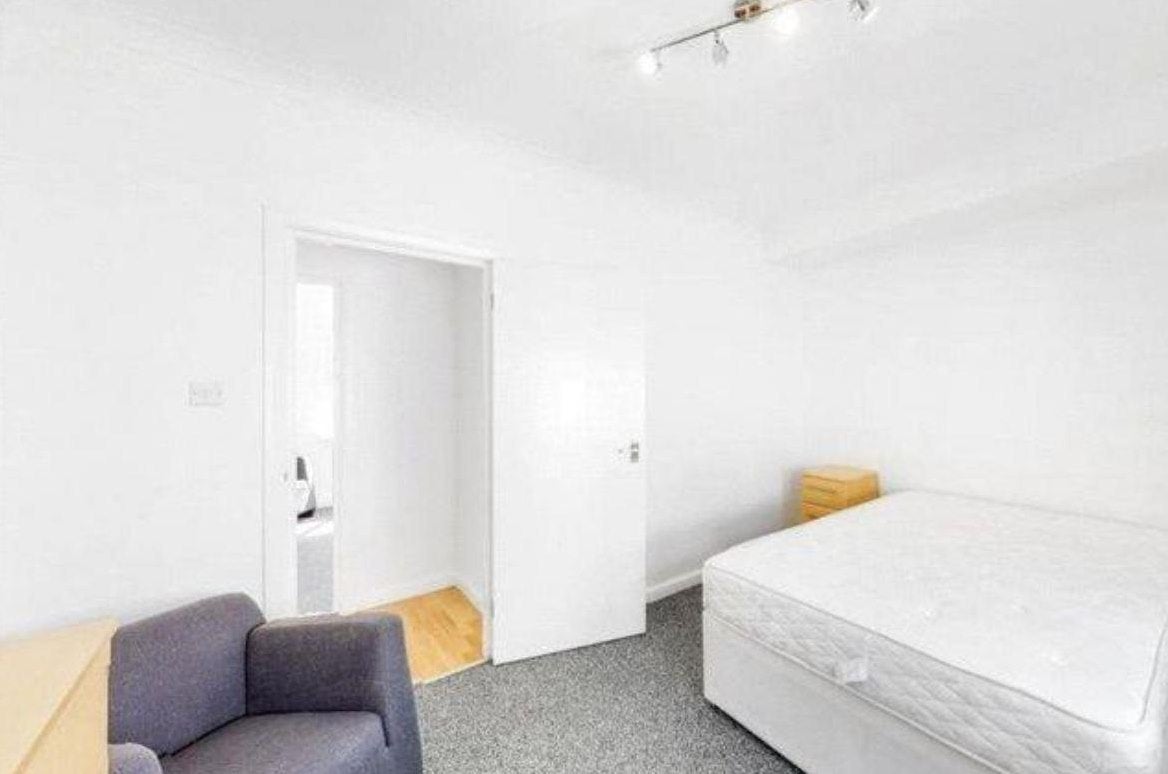 Flat Warren Street in Greater London