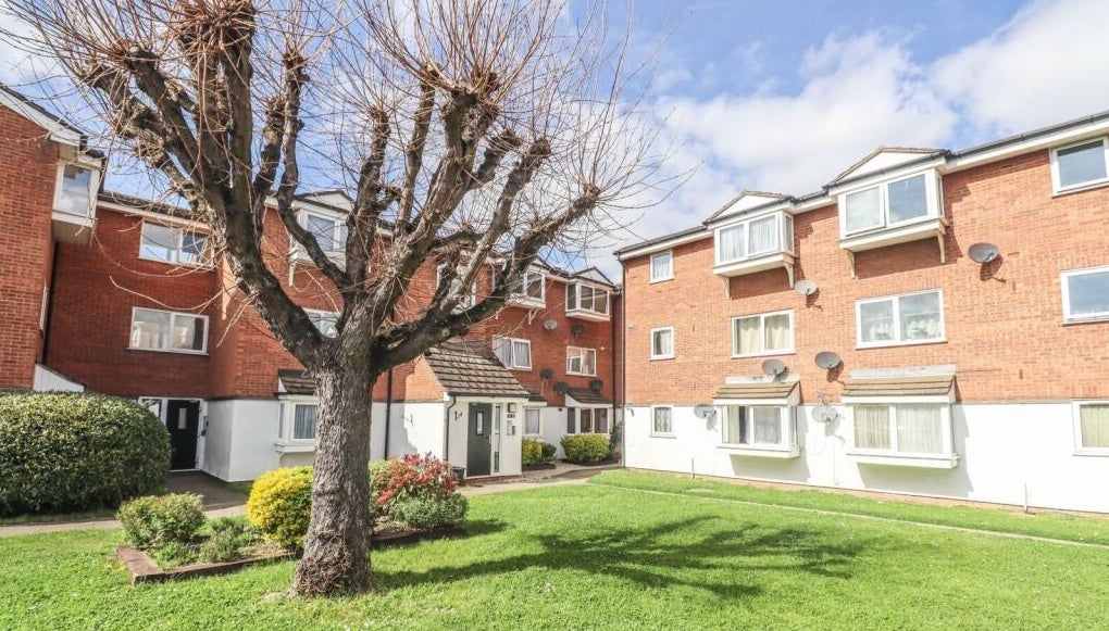 Flat Vignoles Road in Greater London