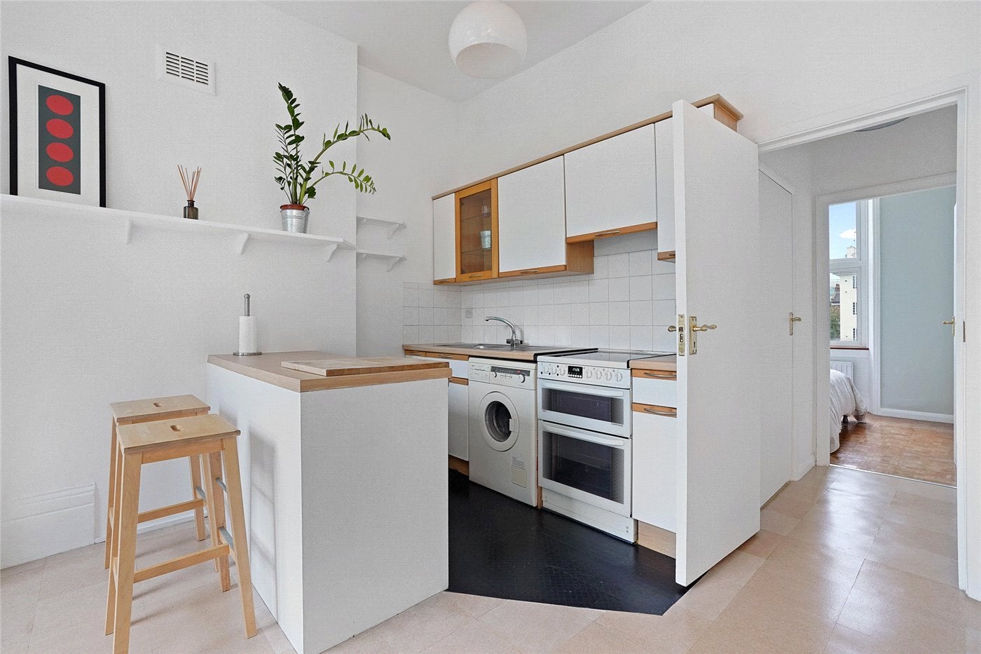 Flat Stanlake Road in Greater London