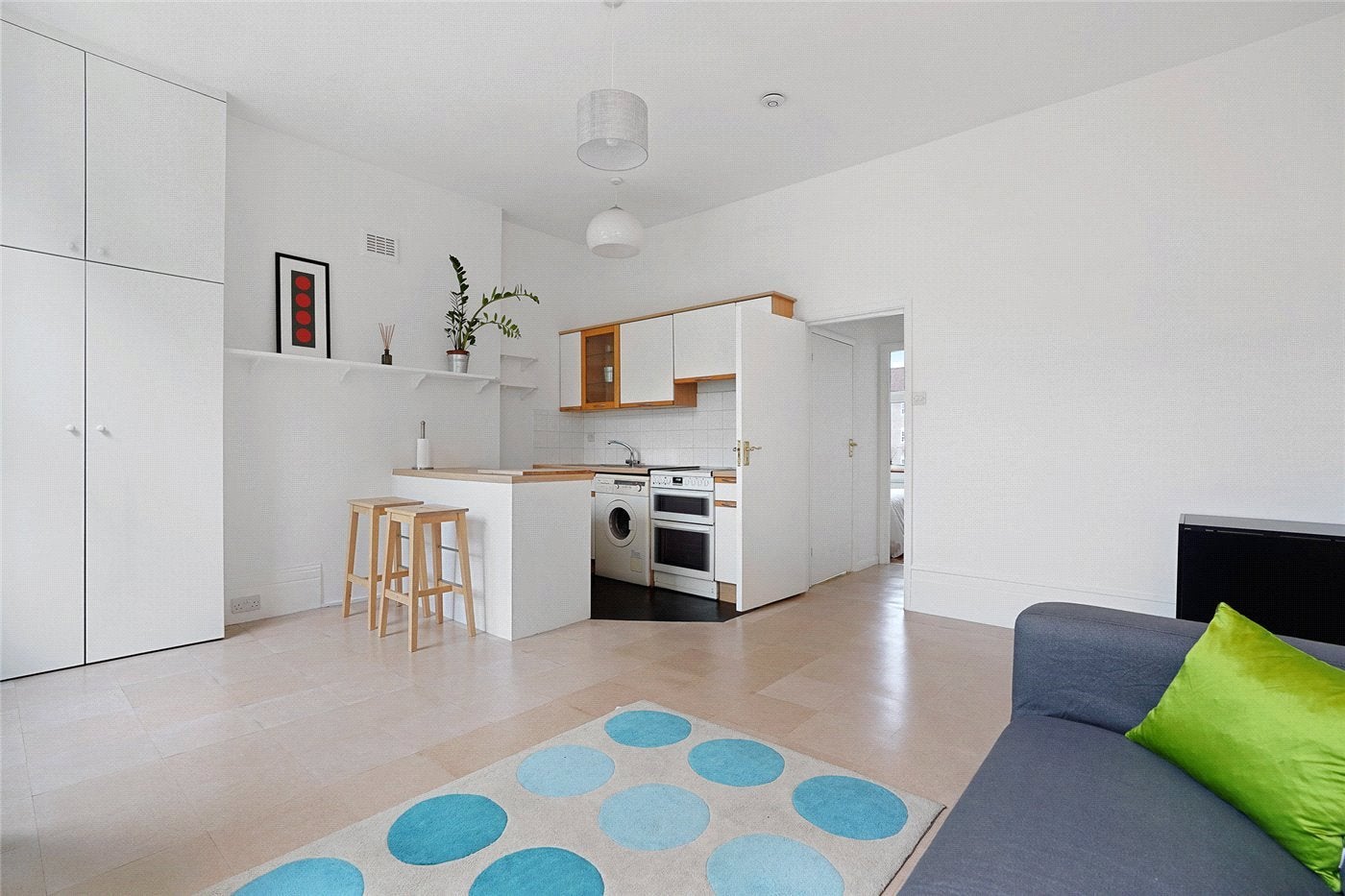 Flat Stanlake Road in Greater London