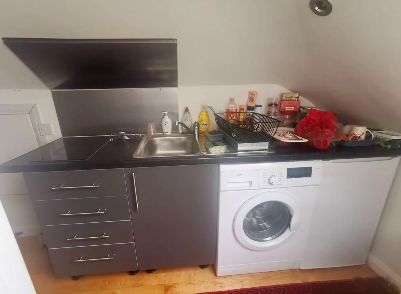 Room Court Road in Greater London