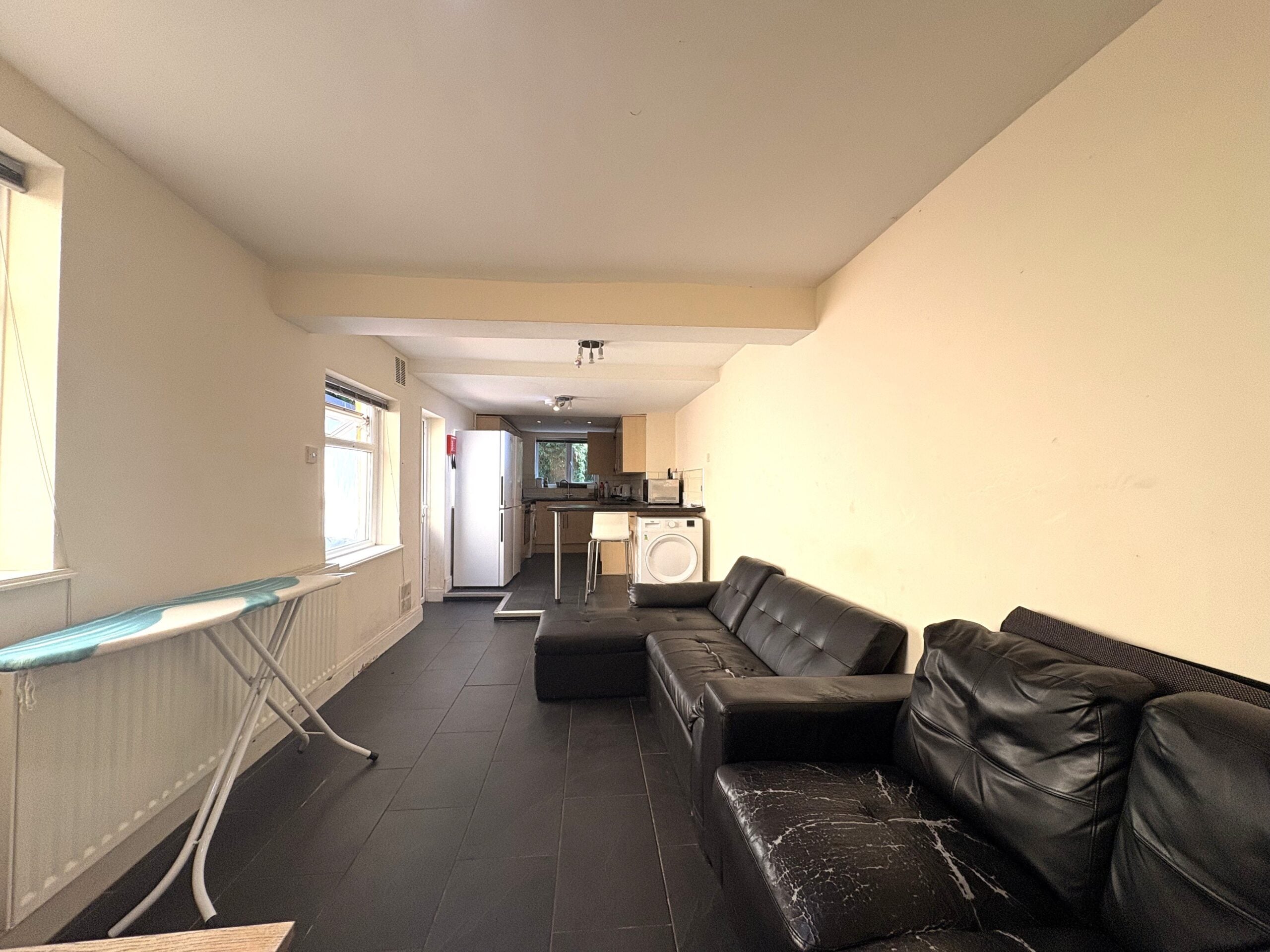 Room Coburn Street in Cardiff