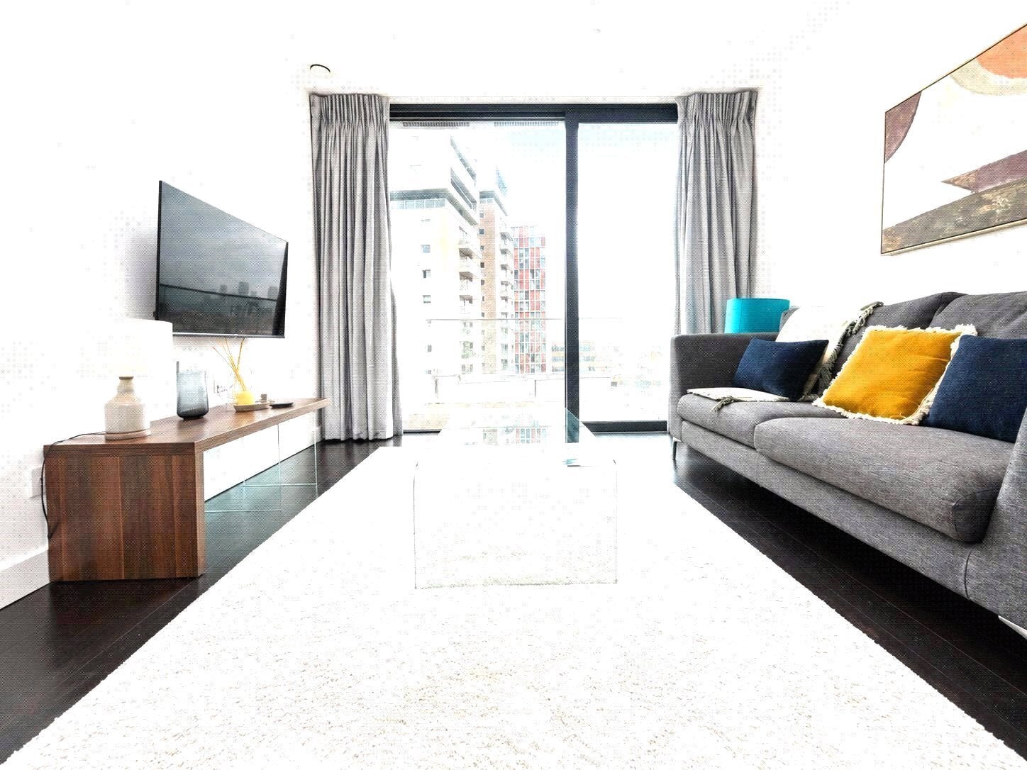 Flat Alie Street in Greater London