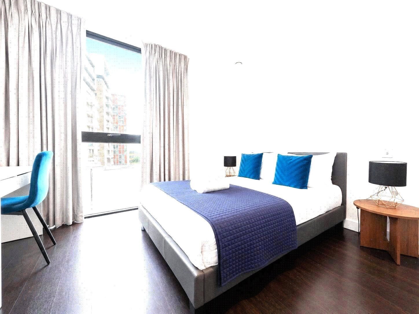 Flat Alie Street in Greater London