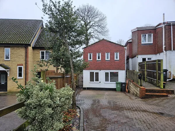 Flat Heathfield Road in Maidstone