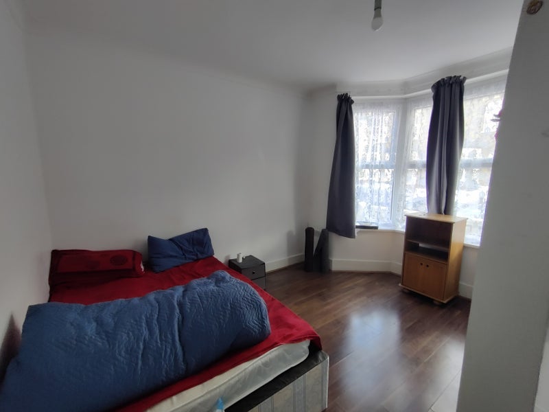 Room Oakfield Road in Greater London