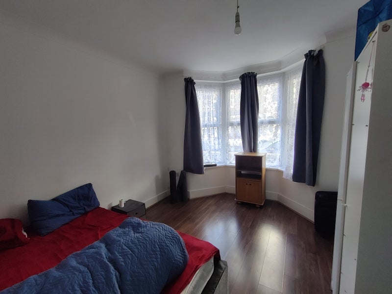 Room Oakfield Road in Greater London