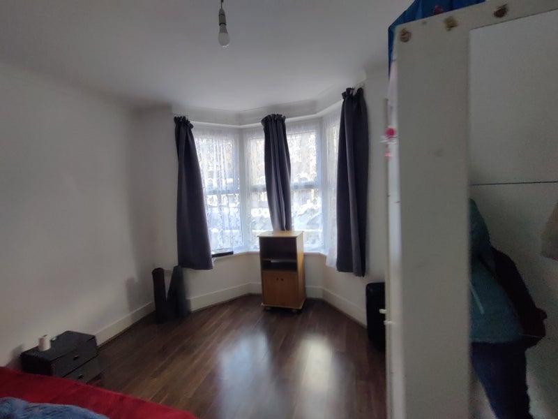 Room Oakfield Road in Greater London