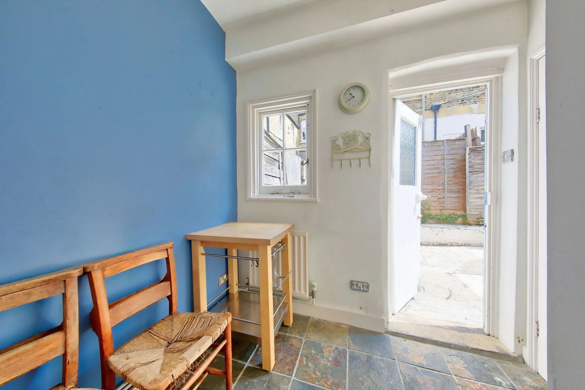 Flat Denton Street in Greater London