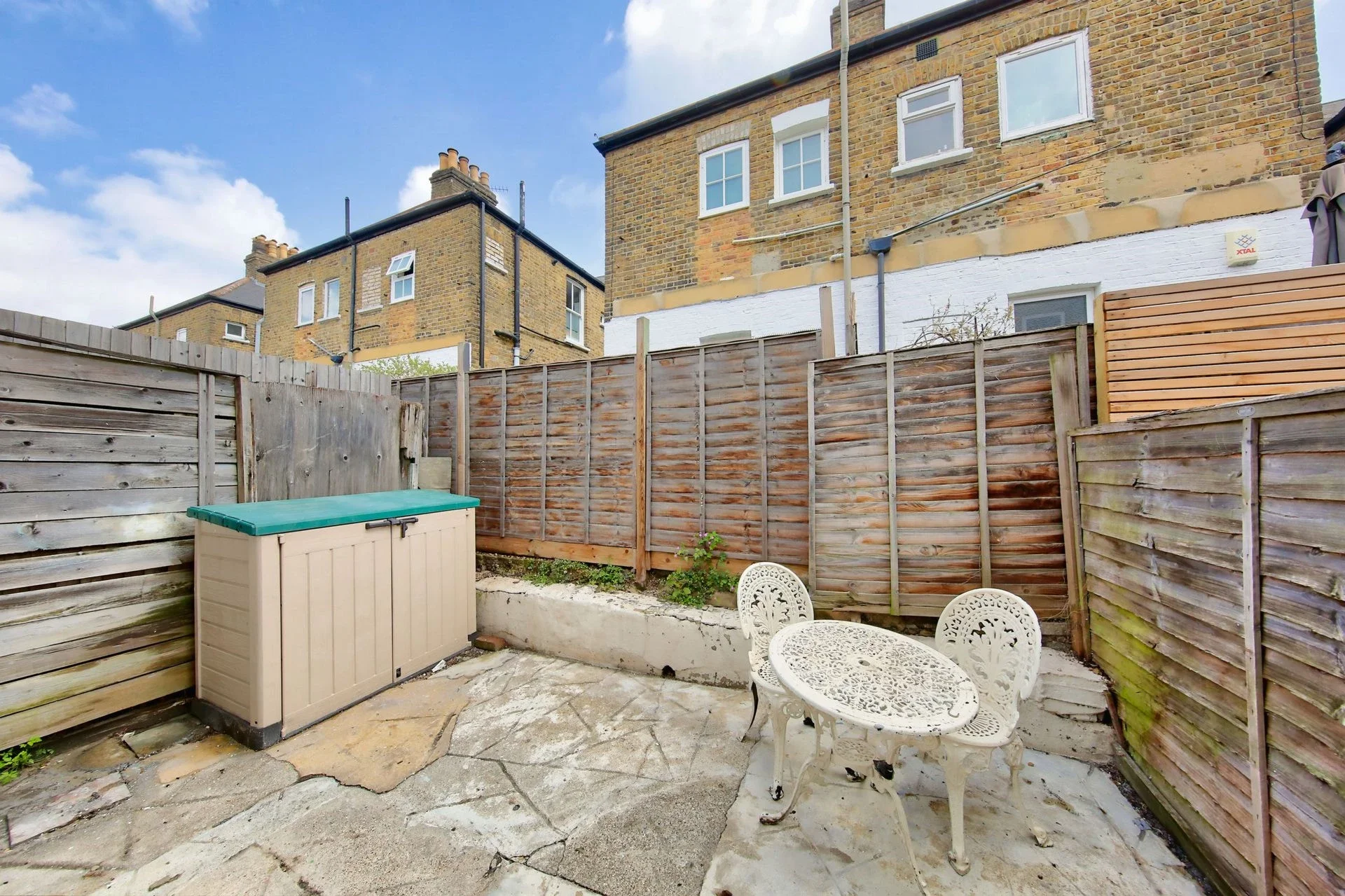 Flat Denton Street in Greater London