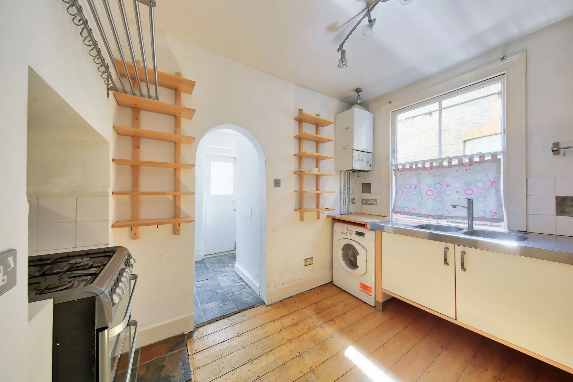 Flat Denton Street in Greater London