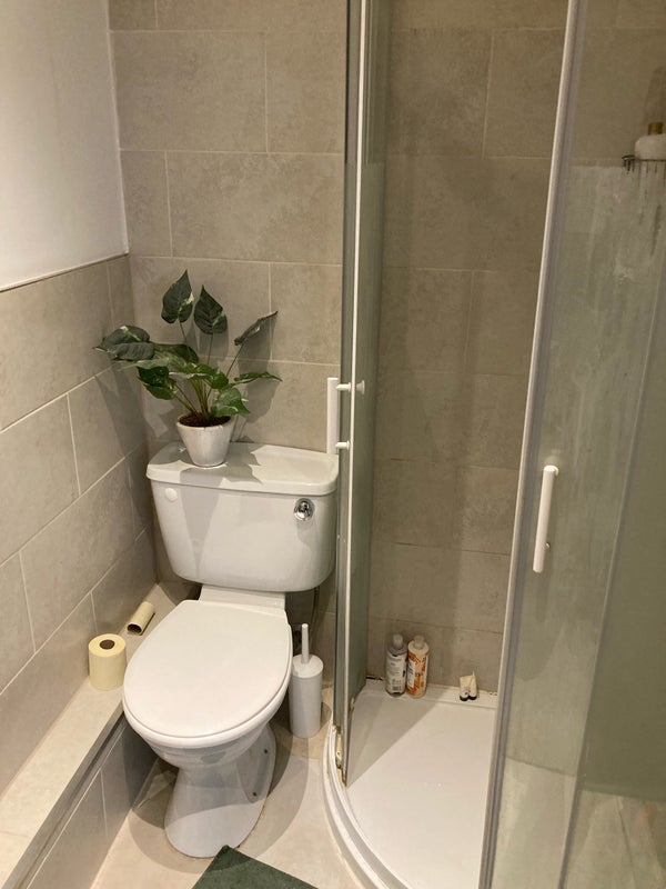 Room Trebovir Road in Greater London