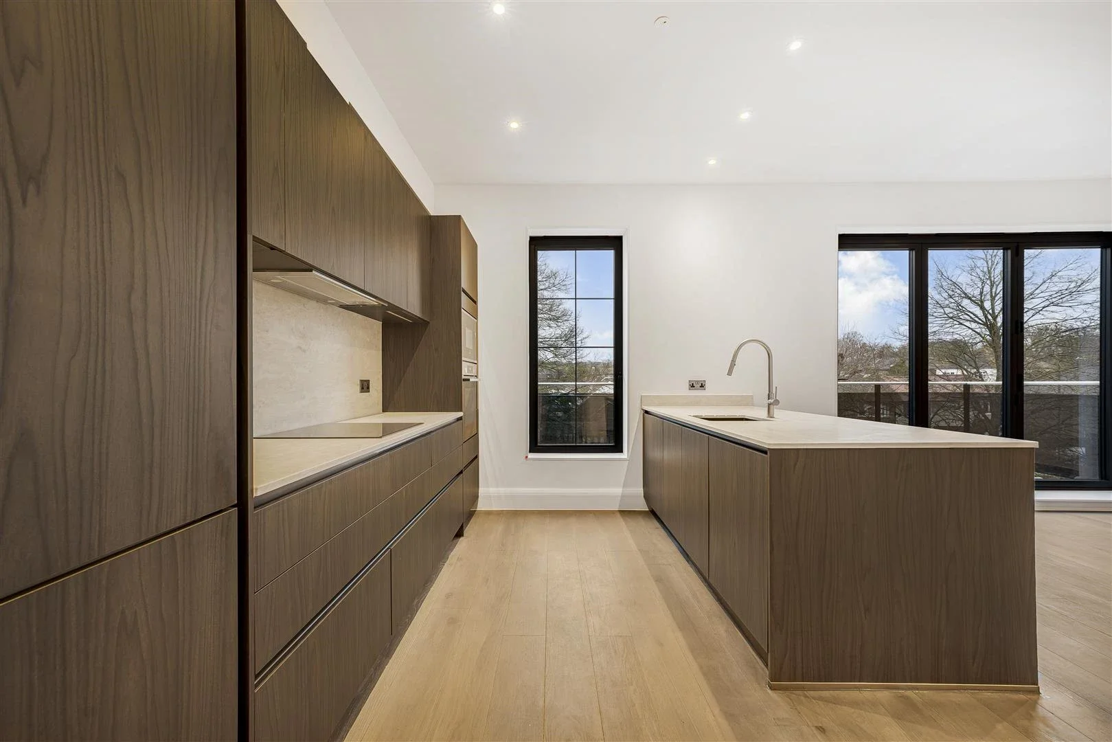 Flat Rookwood Gardens in Greater London