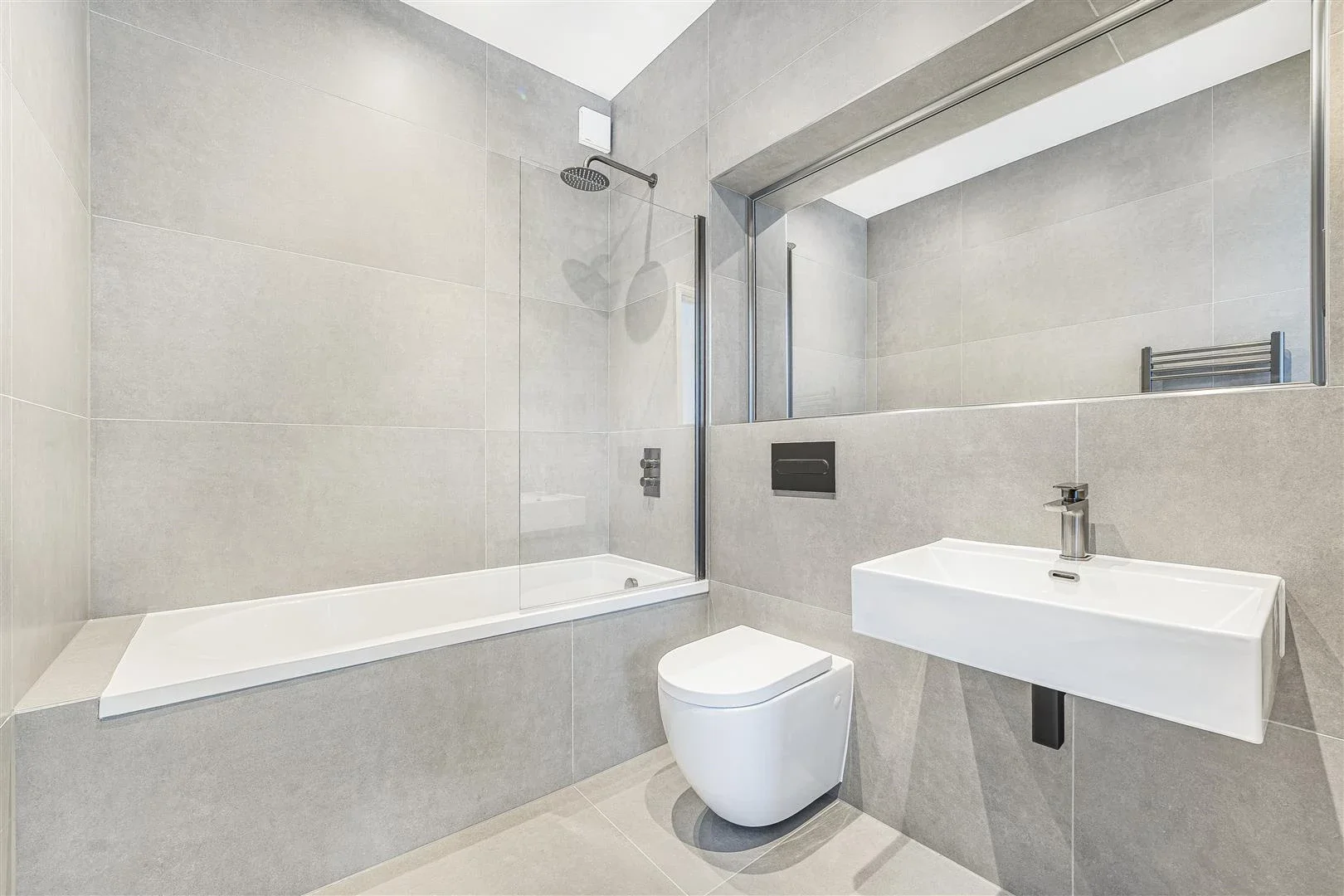 Flat Rookwood Gardens in Greater London