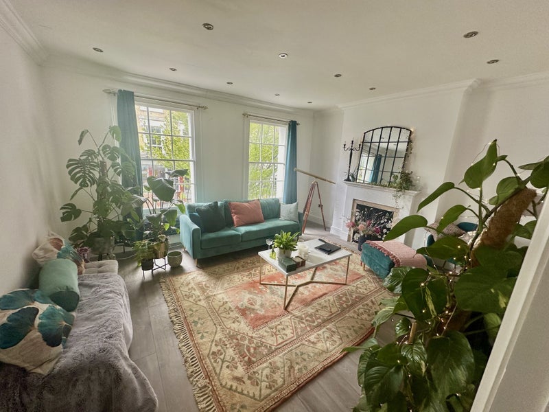Room Burgh Street in Greater London