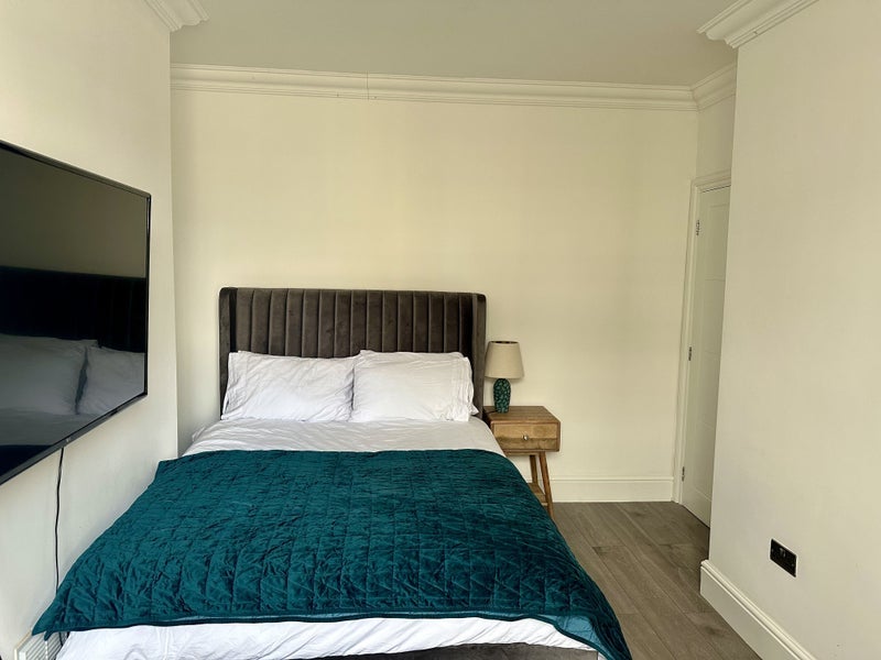 Room Burgh Street in Greater London
