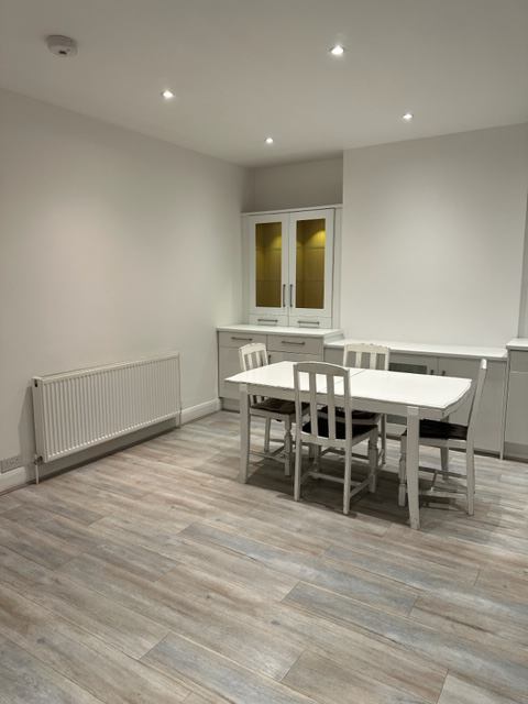 Room Cannon Hill Lane in Greater London