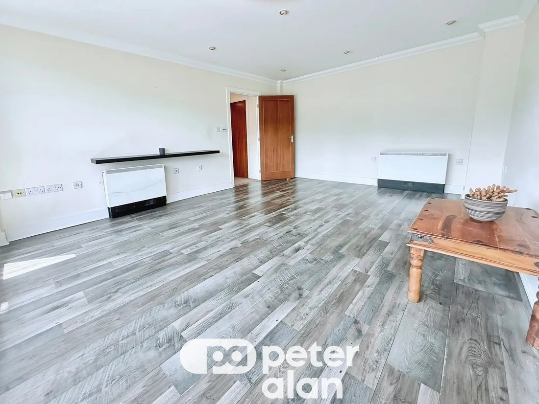 Flat Penarth Portway in Penarth