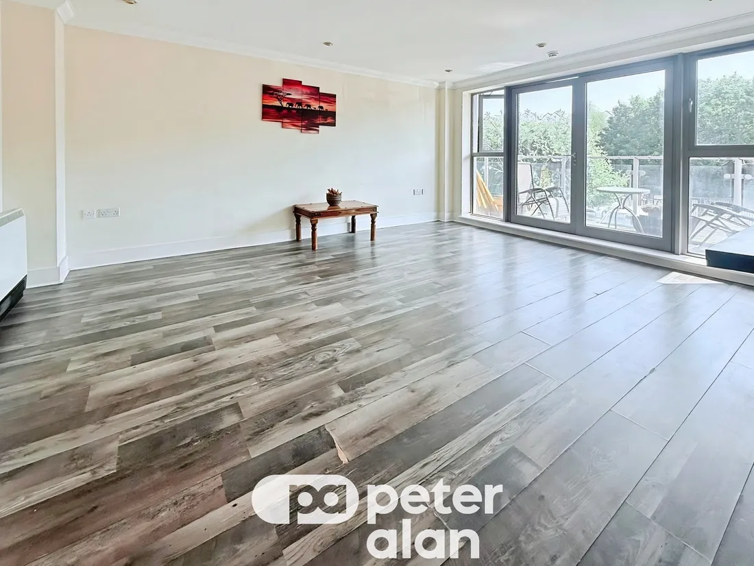 Flat Penarth Portway in Penarth