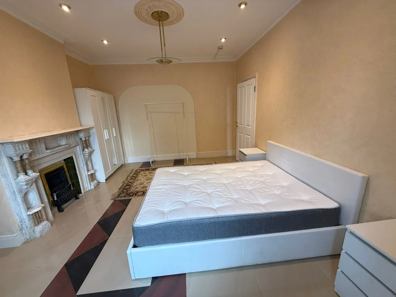 Room Noel Road in Greater London