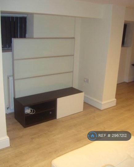 Flat Wilbraham Road in Manchester