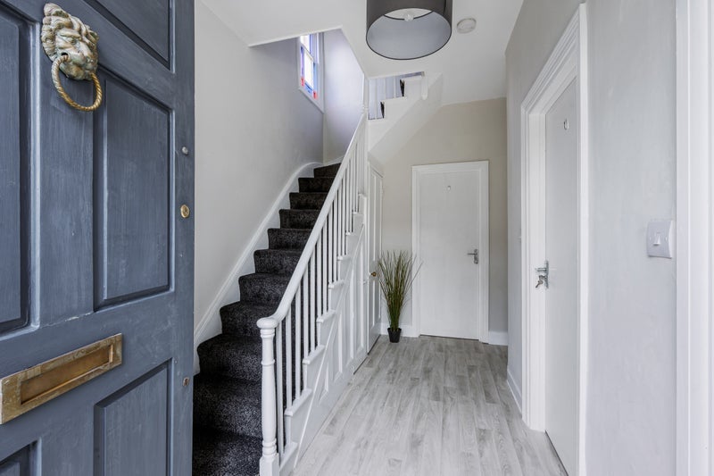 Room Westminster Road in Greater London