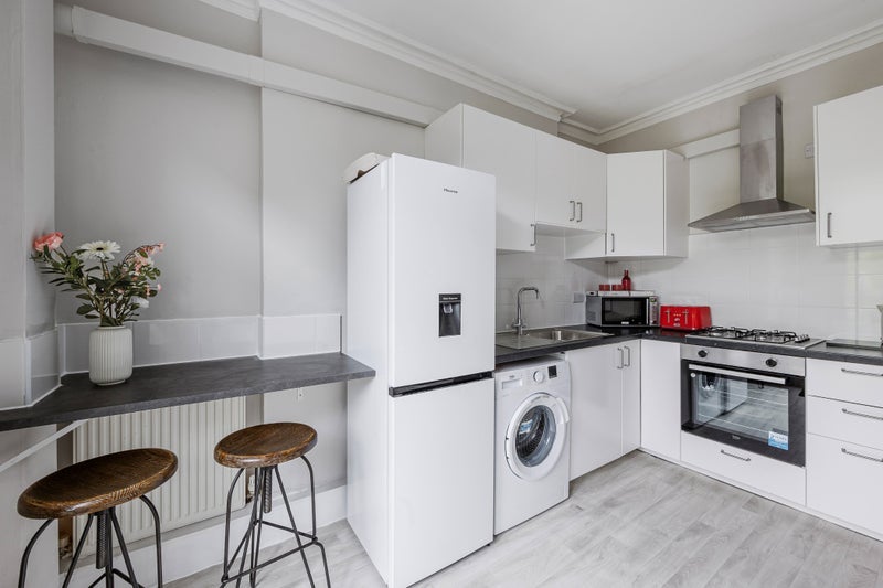Room Westminster Road in Greater London